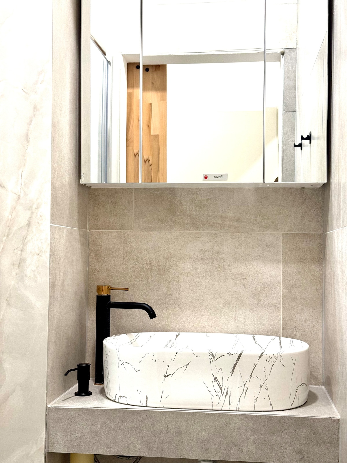 Full bathroom 2 image 2