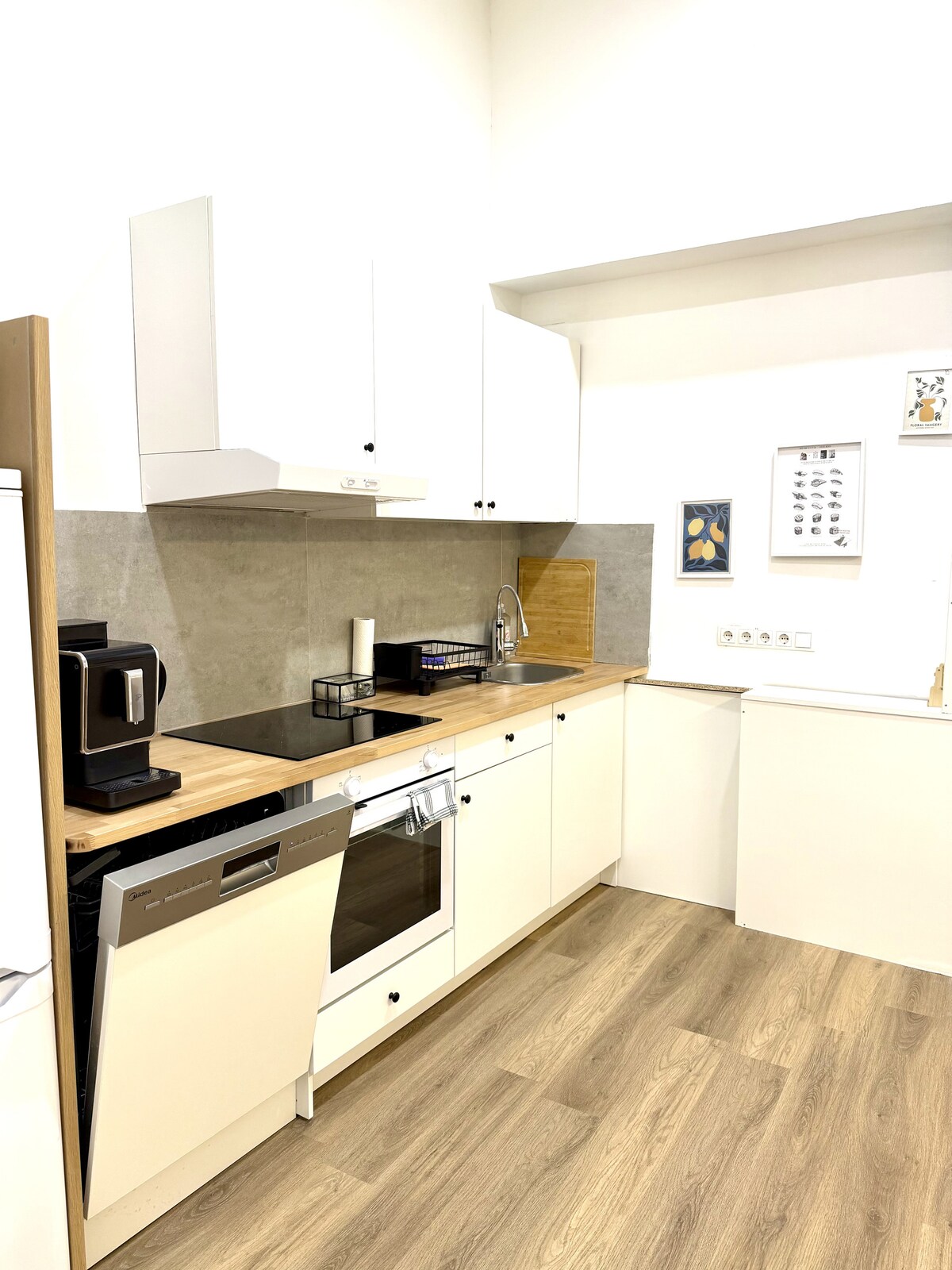 Full kitchen image 1
