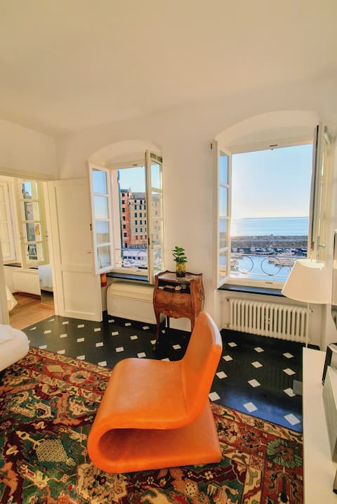 Successful Airbnb property: "Al Porto 25" - 3 windows overlooking the harbor of Camogli in Camogli