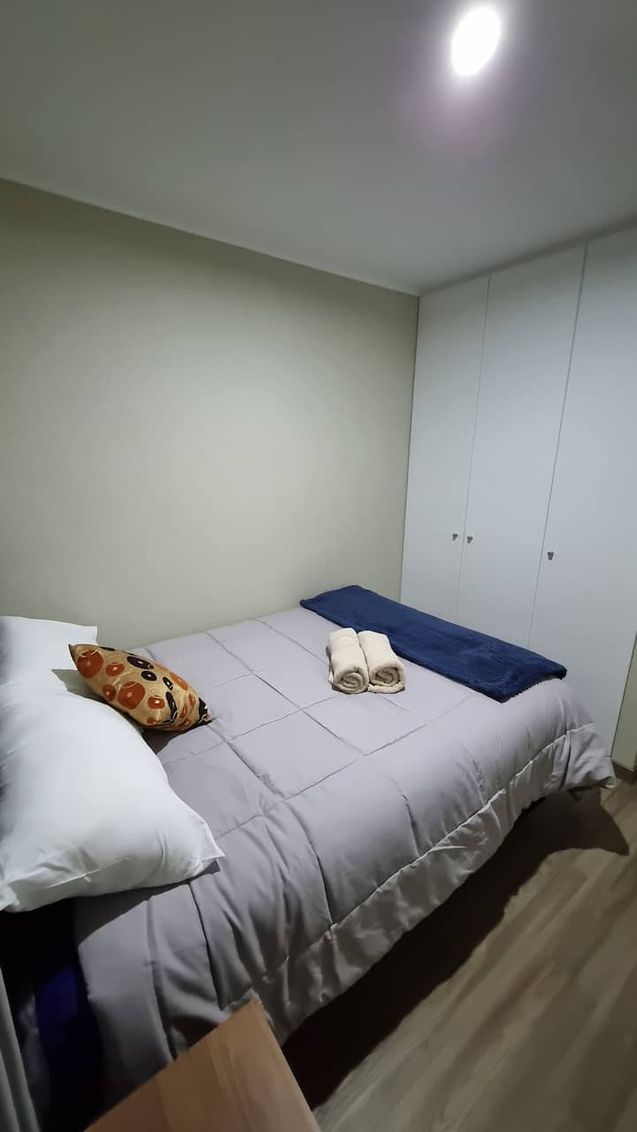 Habitación secundaria: Cama 2 plazas y closet incluido.