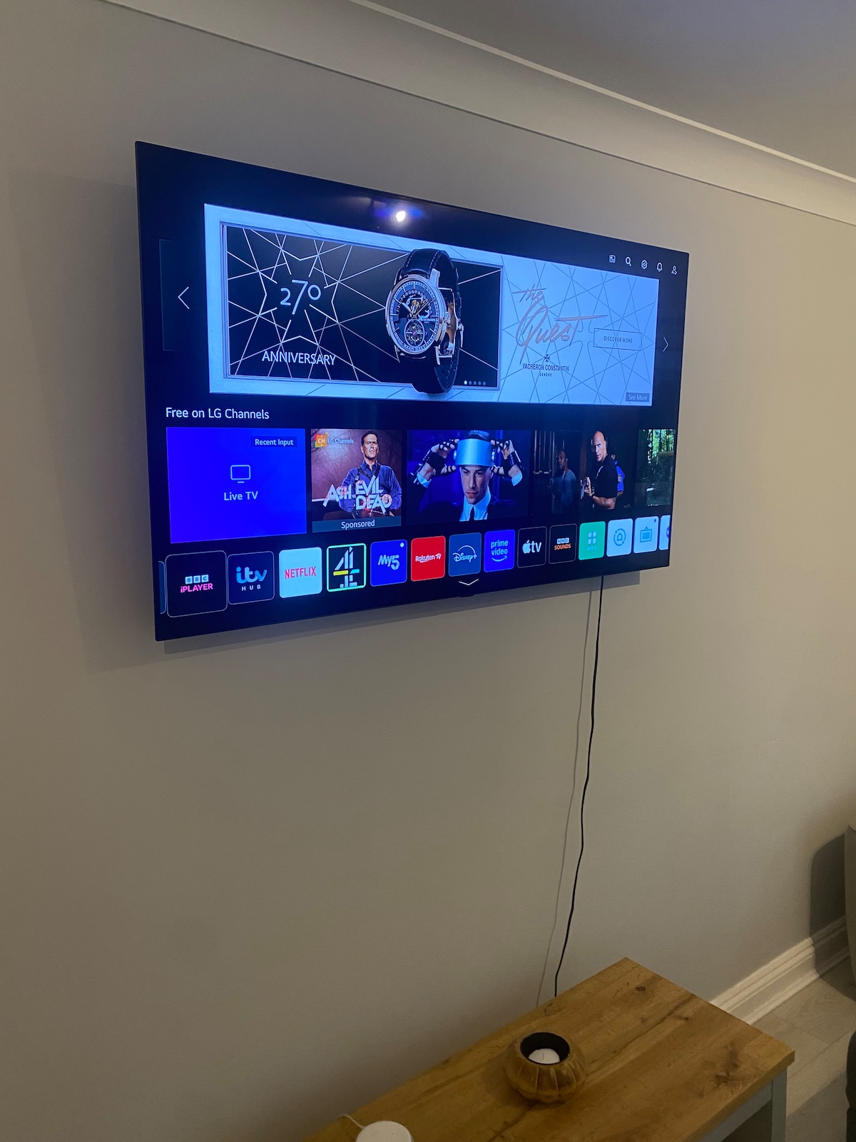 Top performing Airbnb: Quiet Spacious Bungalow | Parking + EV in Northampton