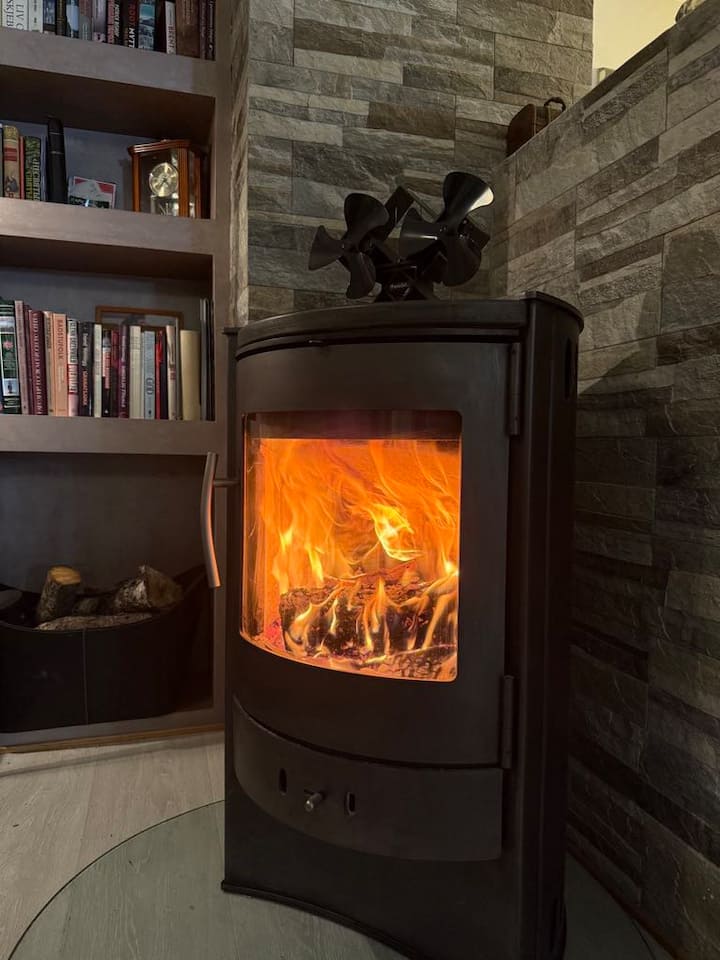 Изгорете толкова дърва, колкото искате. Пълненето във фурната осигурява ваше собствено спокойствие. 