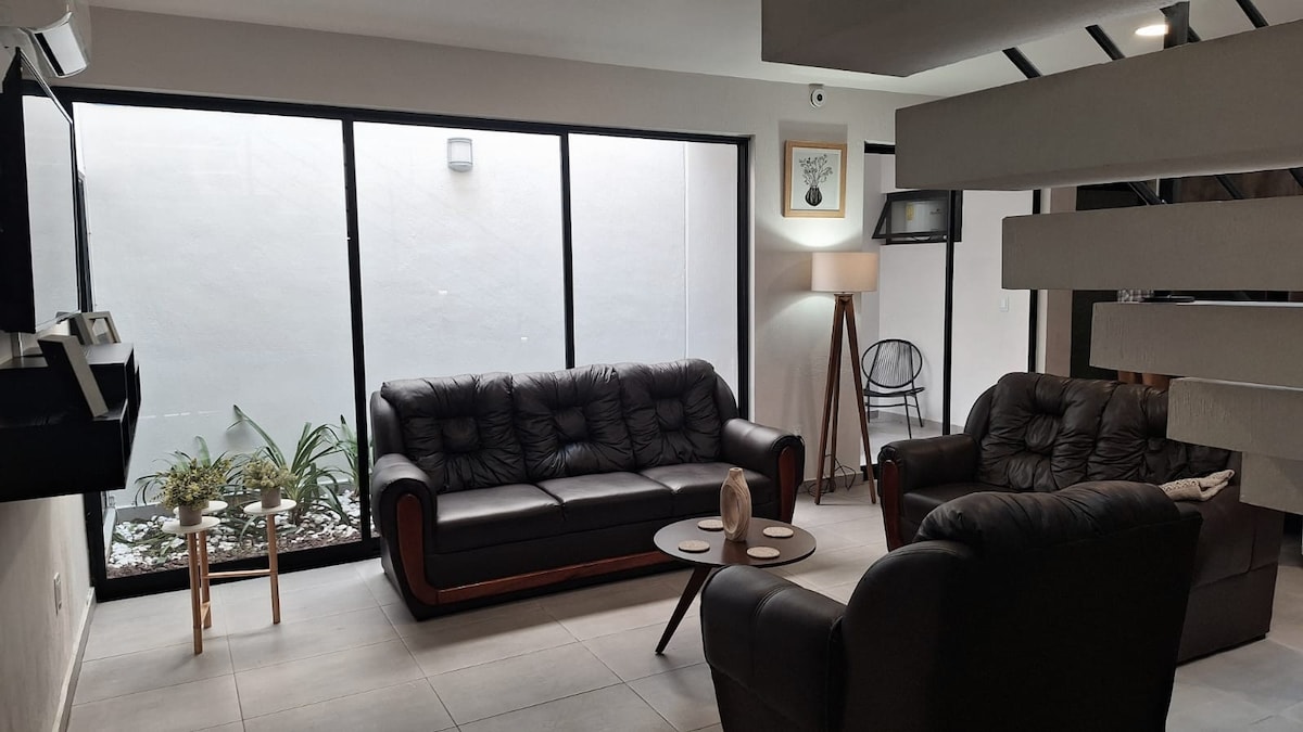 Top Airbnb: Unbeatable location, beautiful & modern apartment. en Tequila