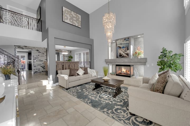 Spacious 5 Bedroom. Pool, RV Parking, Patio, Grill gallery image 2