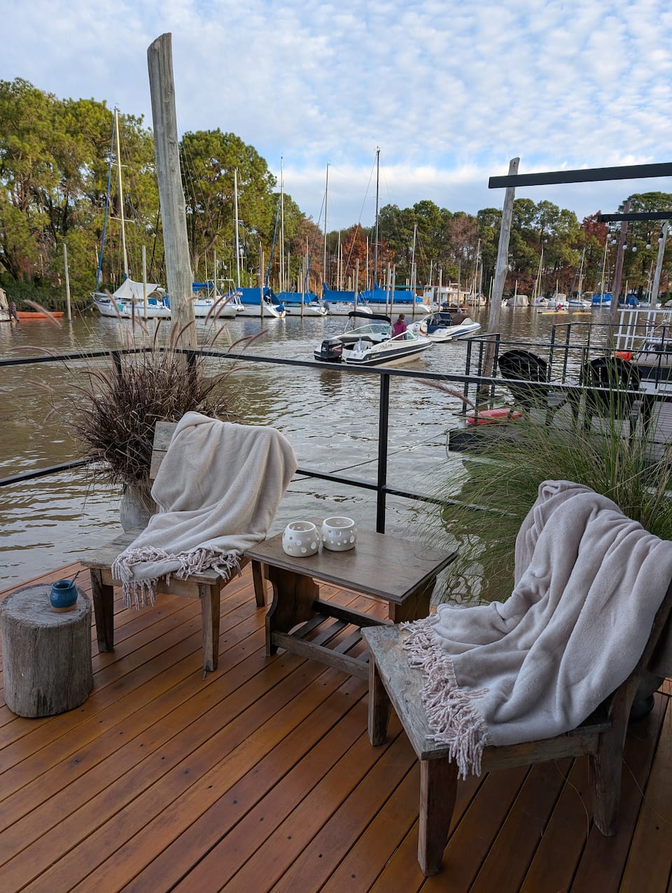 Sunny, a small houseboat in a quiet bay, San Fernando, Buenos Aires, Argentina, photo 3 of 10