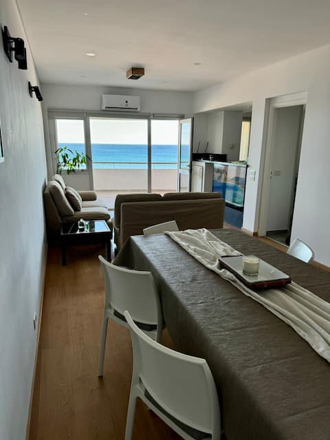 Waterfront apartment in the center. View of the whales!