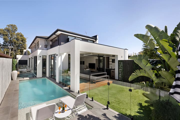 Bayside Grandeur /Heated Pool,Spa,Sauna,5 Ensuites