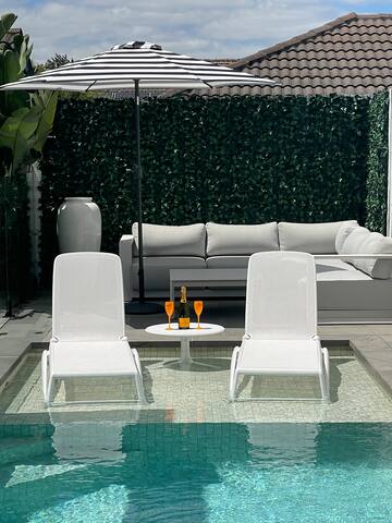 Bayside Grandeur /Heated Pool,Spa,Sauna,5 Ensuites gallery image 2