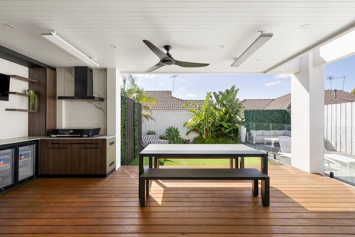 Bayside Grandeur /Heated Pool,Spa,Sauna,5 Ensuites gallery image 5