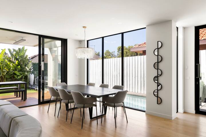 Bayside Grandeur /Heated Pool,Spa,Sauna,5 Ensuites gallery image 4