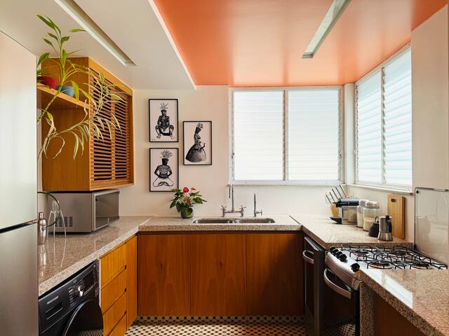 Luxury 160 m² Penthouse – Spacious, Bright & Green gallery image 2