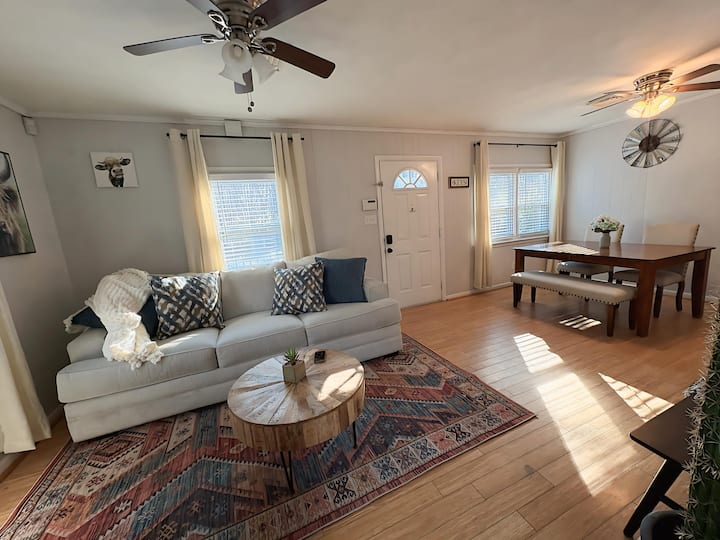 Cowbell Cottage - Chesapeake, VA