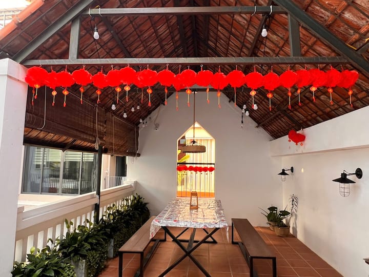 Humi Villa · Entire Colonial House | West Lake - ハノイ