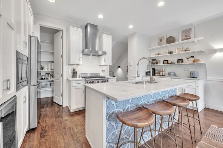 Trendy & Cozy 4BR/4BA with Garage,West Town