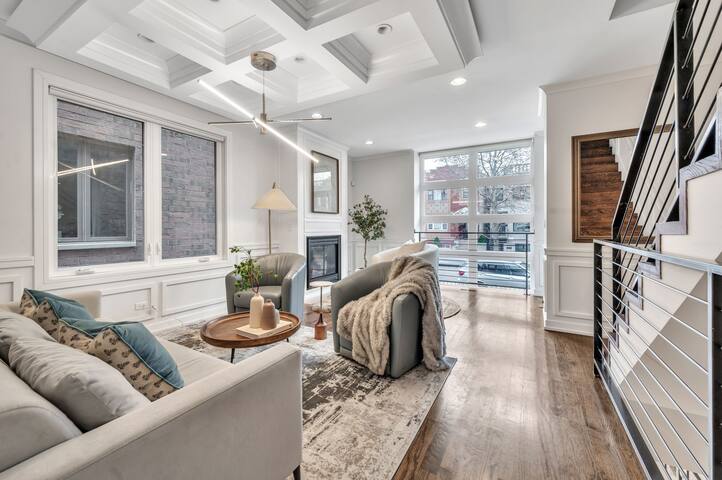 Trendy & Cozy 4BR/4BA with Garage,West Town gallery image 4