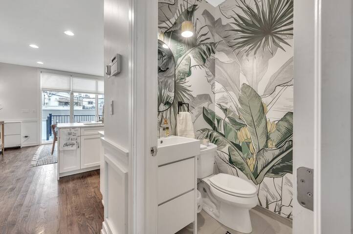 Trendy & Cozy 4BR/4BA with Garage,West Town gallery image 5