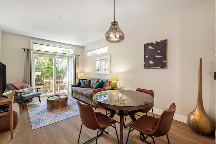 Garden Oasis In The Heart Of Seattle! W/ Pool&prkg - Seattle, WA
