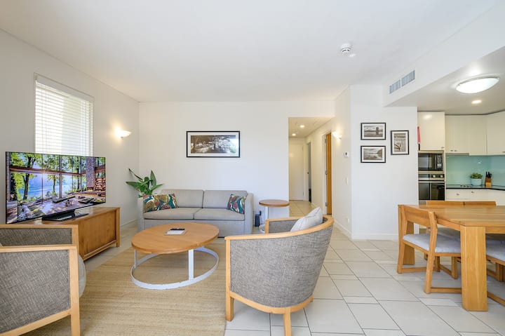Lush Hastings Street Beach Abode - Noosa Heads