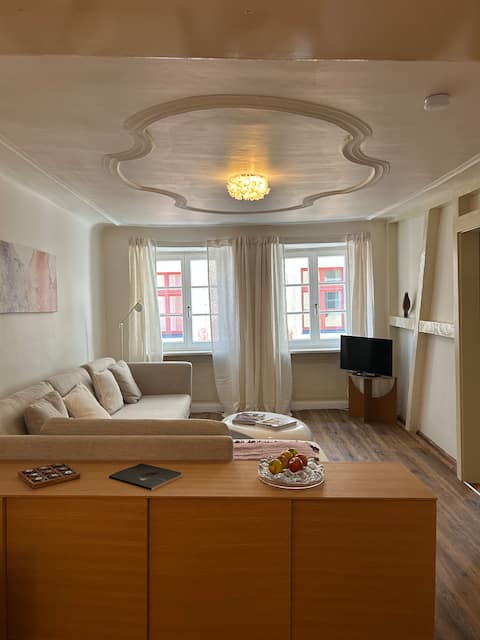 Leistungsstarkes Airbnb: 2-Bedroom Apartment in Konstanz-Altstadt – 3rd Floor in Konstanz