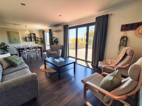West Beach Home | 4B2B | Family & Worker friendly