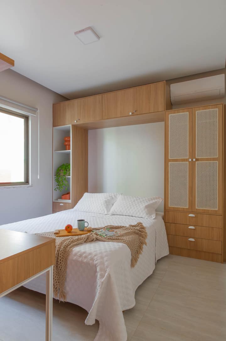 Jednostavnost nadahnuta morskim pejzažima – Organske nijanse i teksture stvaraju opuštajuću estetiku nadmorske zone.