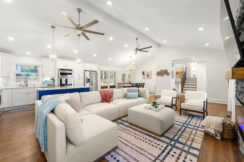 Top Airbnb: Azalea Retreat • Hot Tub & Pool Table • Sleep 12 in Atlanta Suburbs