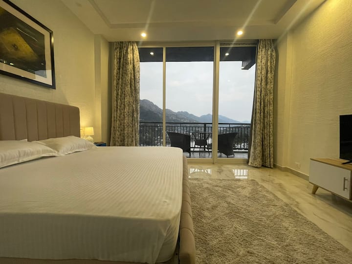 Výhľad zo spálne 2: Večerný výhľad na jazero zo spálne