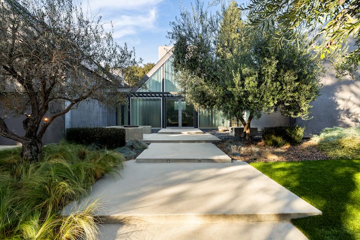 Pasadena Grand Escape