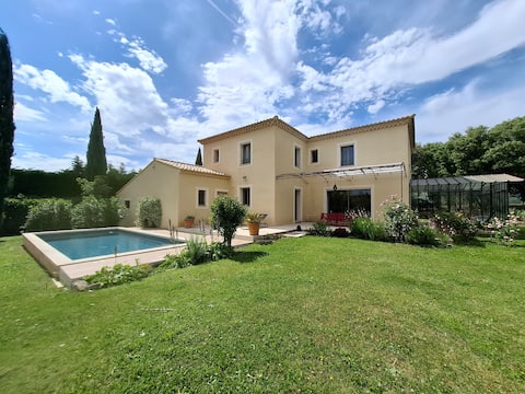 Big air-conditioned villa 4 km from L'Isle-sur-la-Sorgue