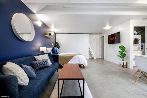Top performing Airbnb: The Hendrix House Studio w/Loft|Mins To Downtown in Strathcona