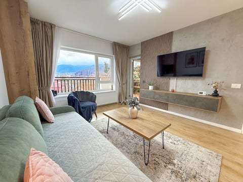 Popular Airbnb listing: Mountain & City View with Underground Parking Flat in Brașov