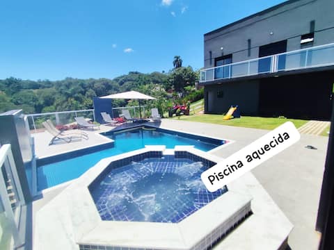 Spectacular country house in Ibiúna condominium