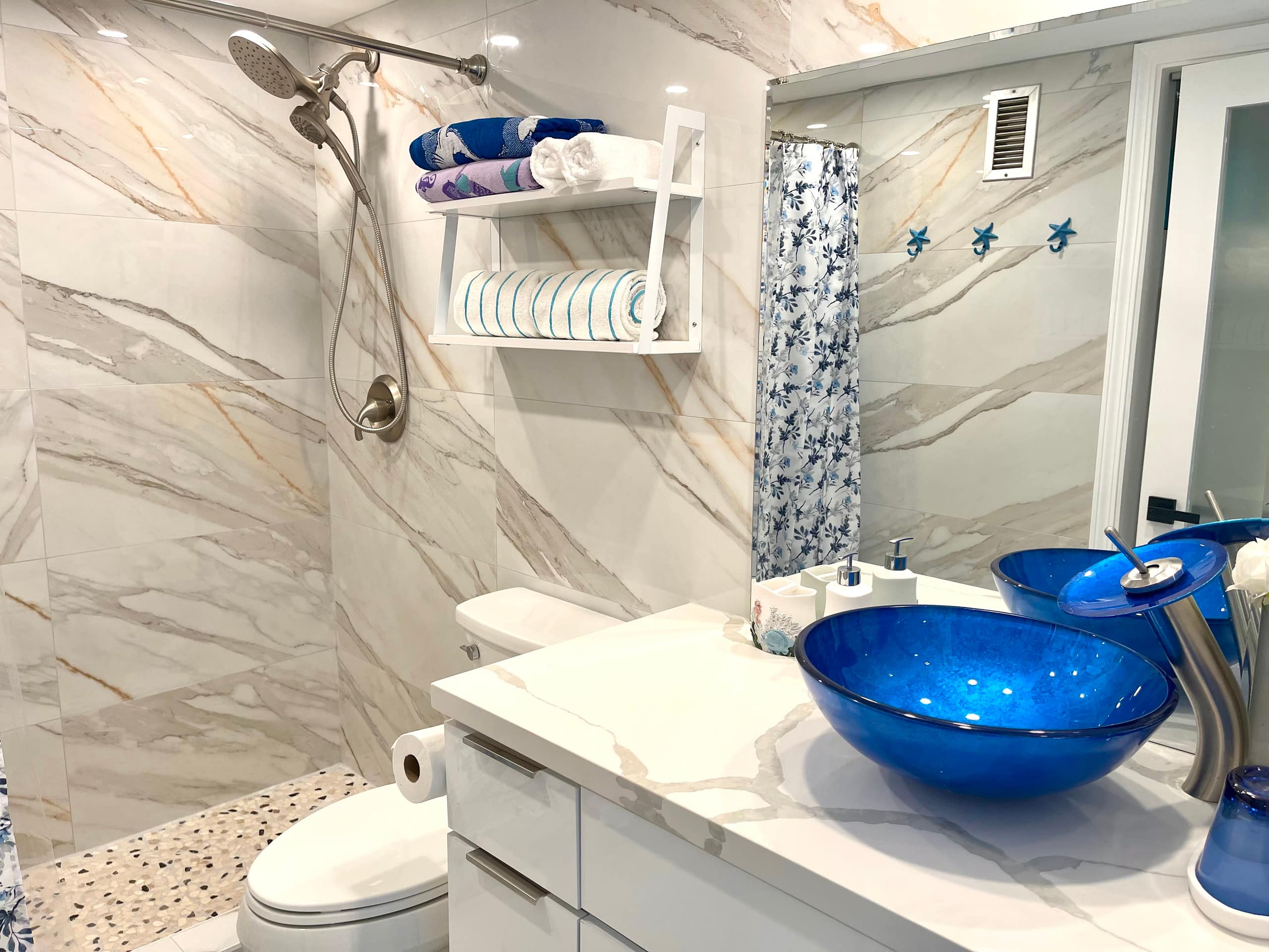 Condo in Honolulu · ★4.98 · Studio · 1 bed · 1 private bath - Image 28