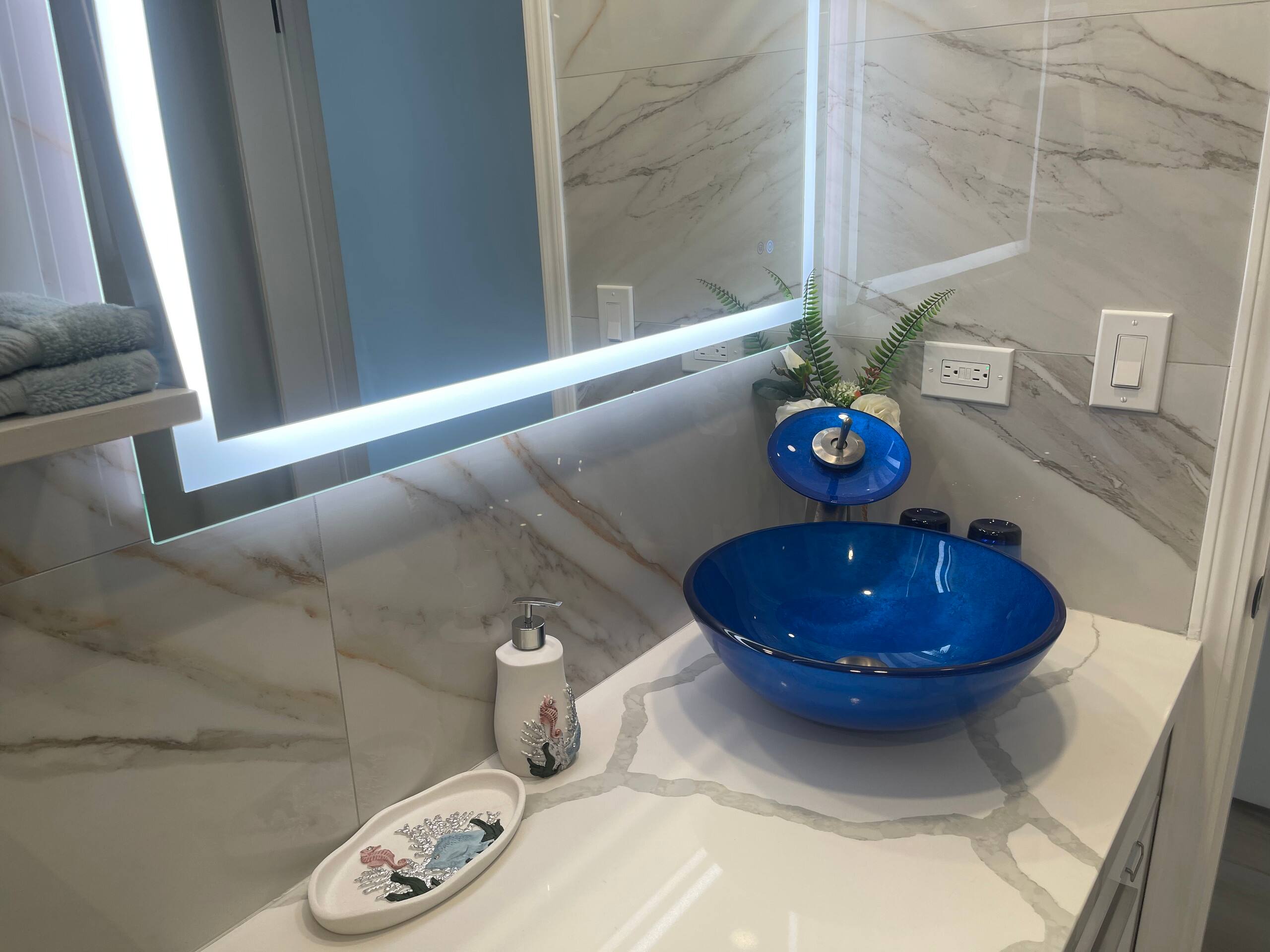 Condo in Honolulu · ★4.98 · Studio · 1 bed · 1 private bath - Image 29