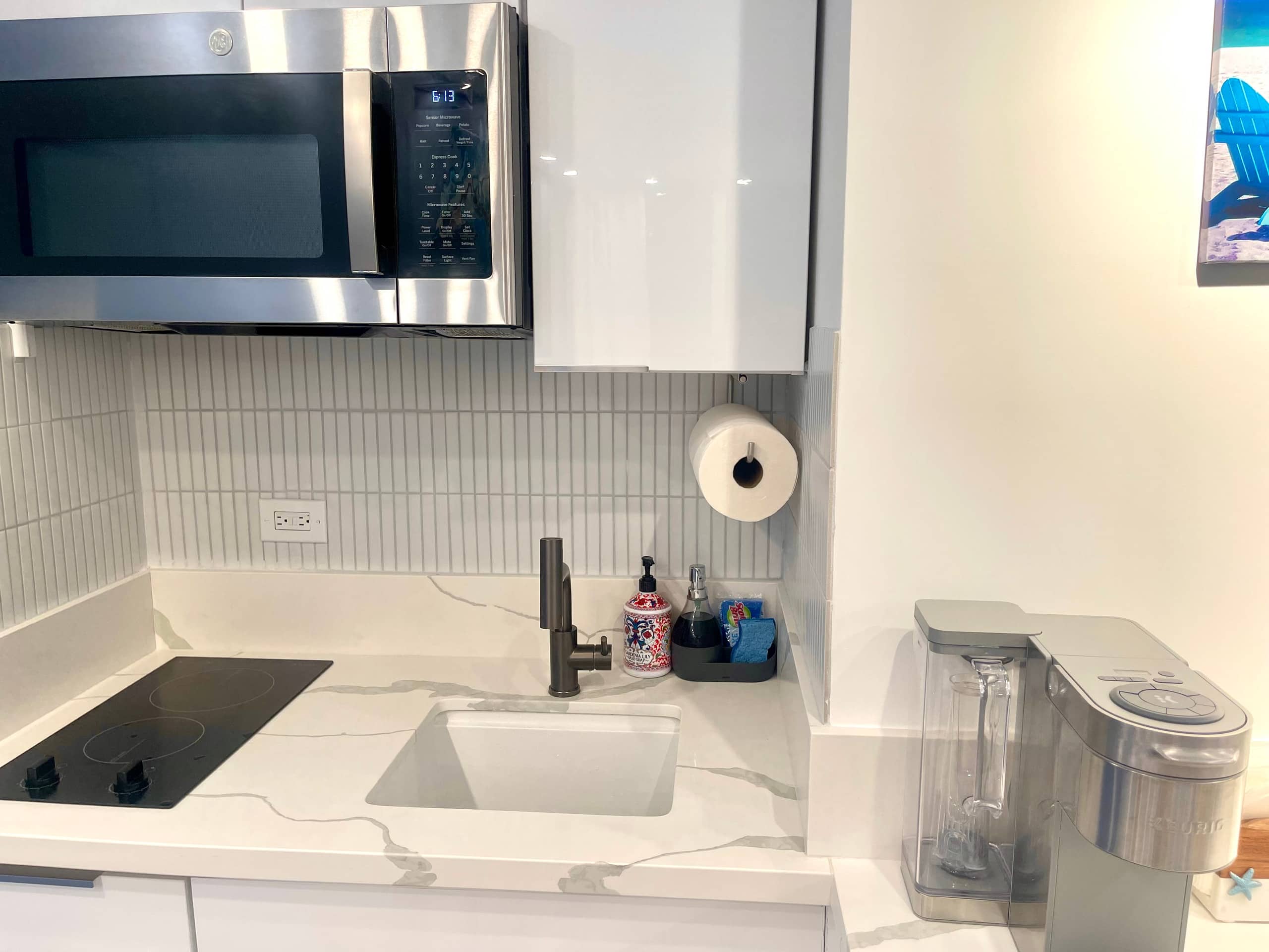 Condo in Honolulu · ★4.98 · Studio · 1 bed · 1 private bath - Image 18