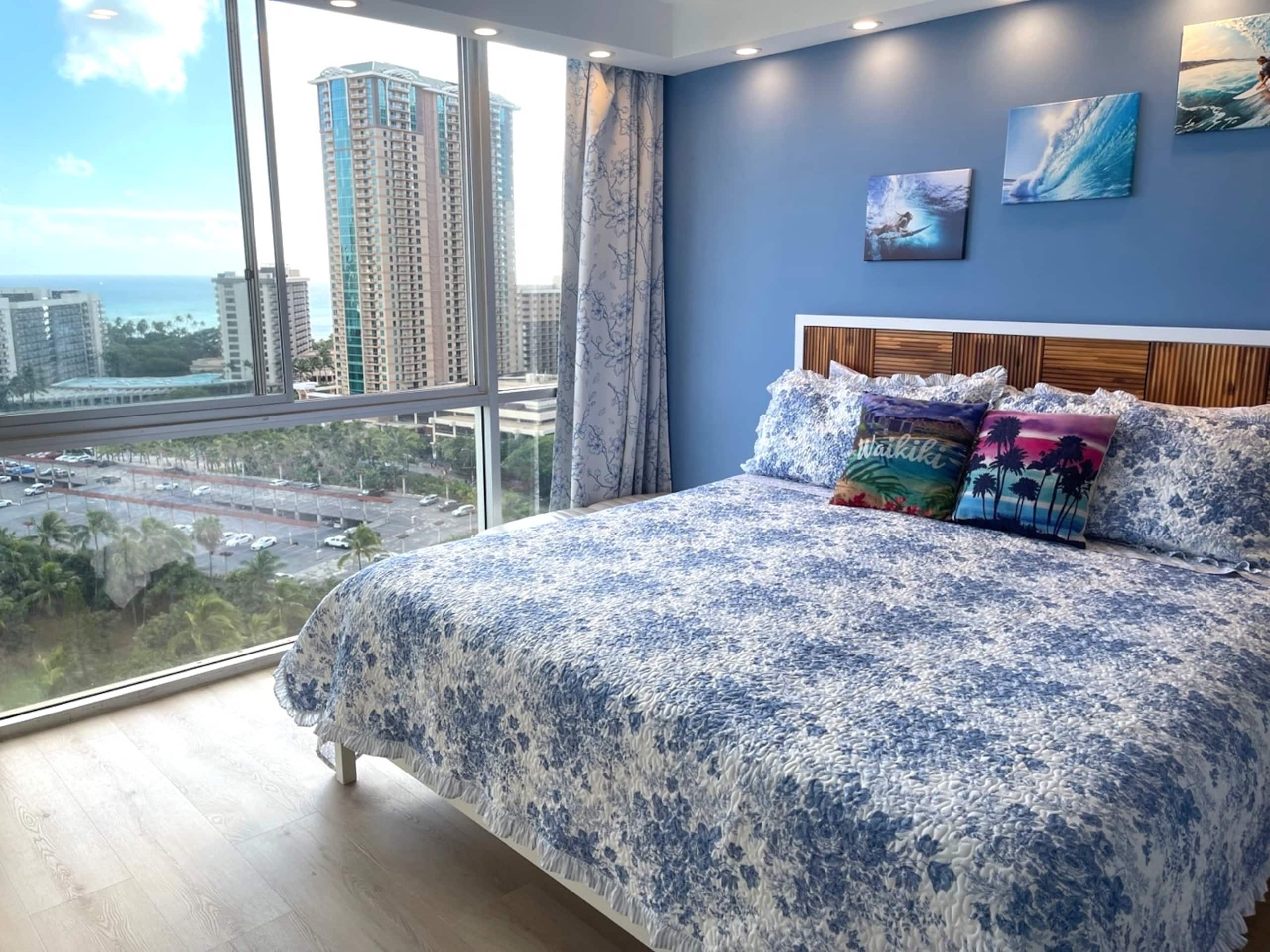 Condo in Honolulu · ★4.98 · Studio · 1 bed · 1 private bath - Image 5