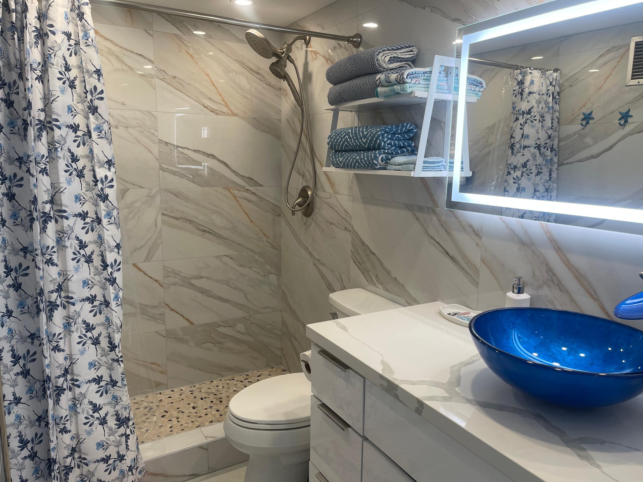 Condo in Honolulu · ★4.98 · Studio · 1 bed · 1 private bath - Image 34