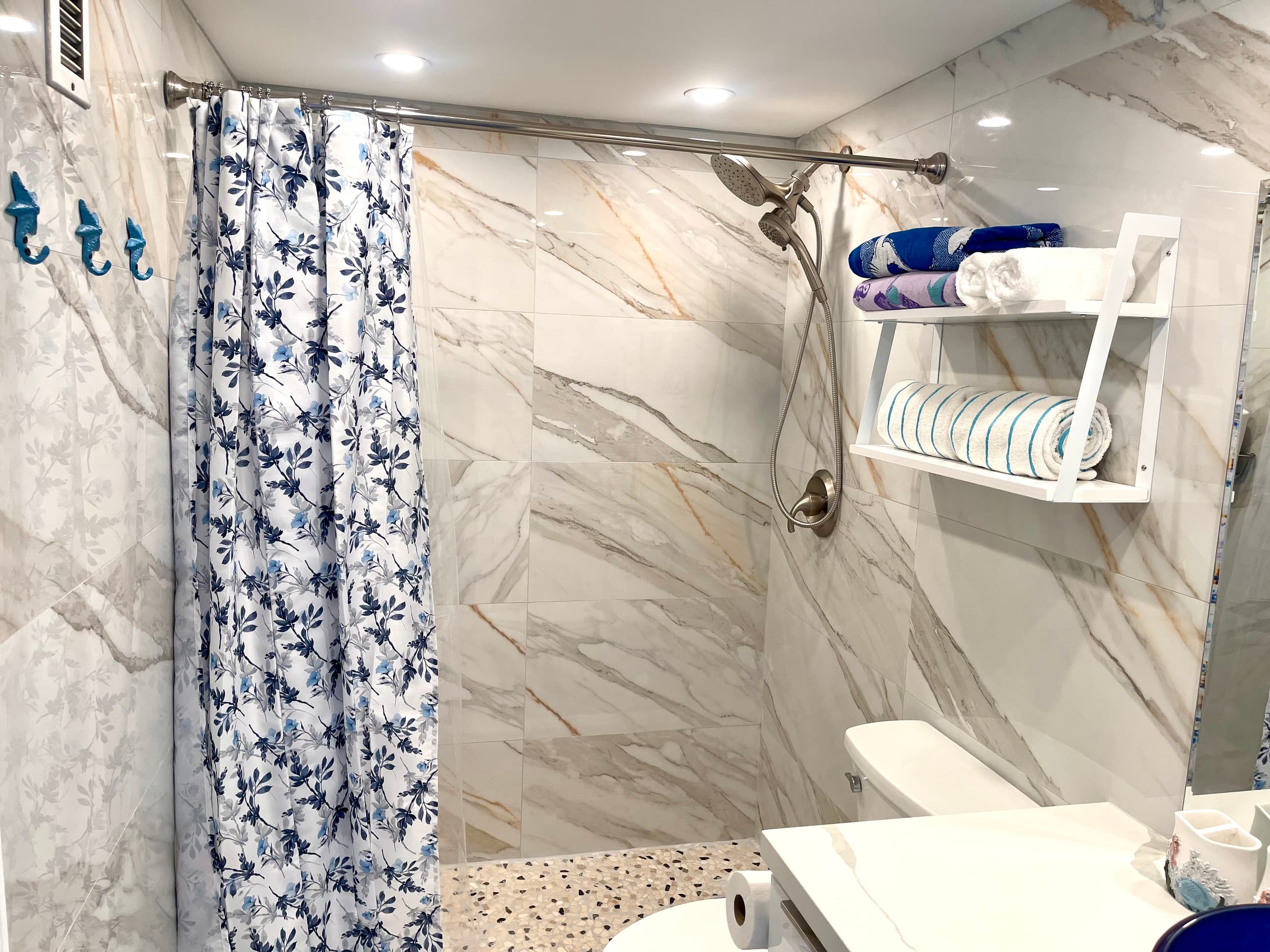 Condo in Honolulu · ★4.98 · Studio · 1 bed · 1 private bath - Image 26