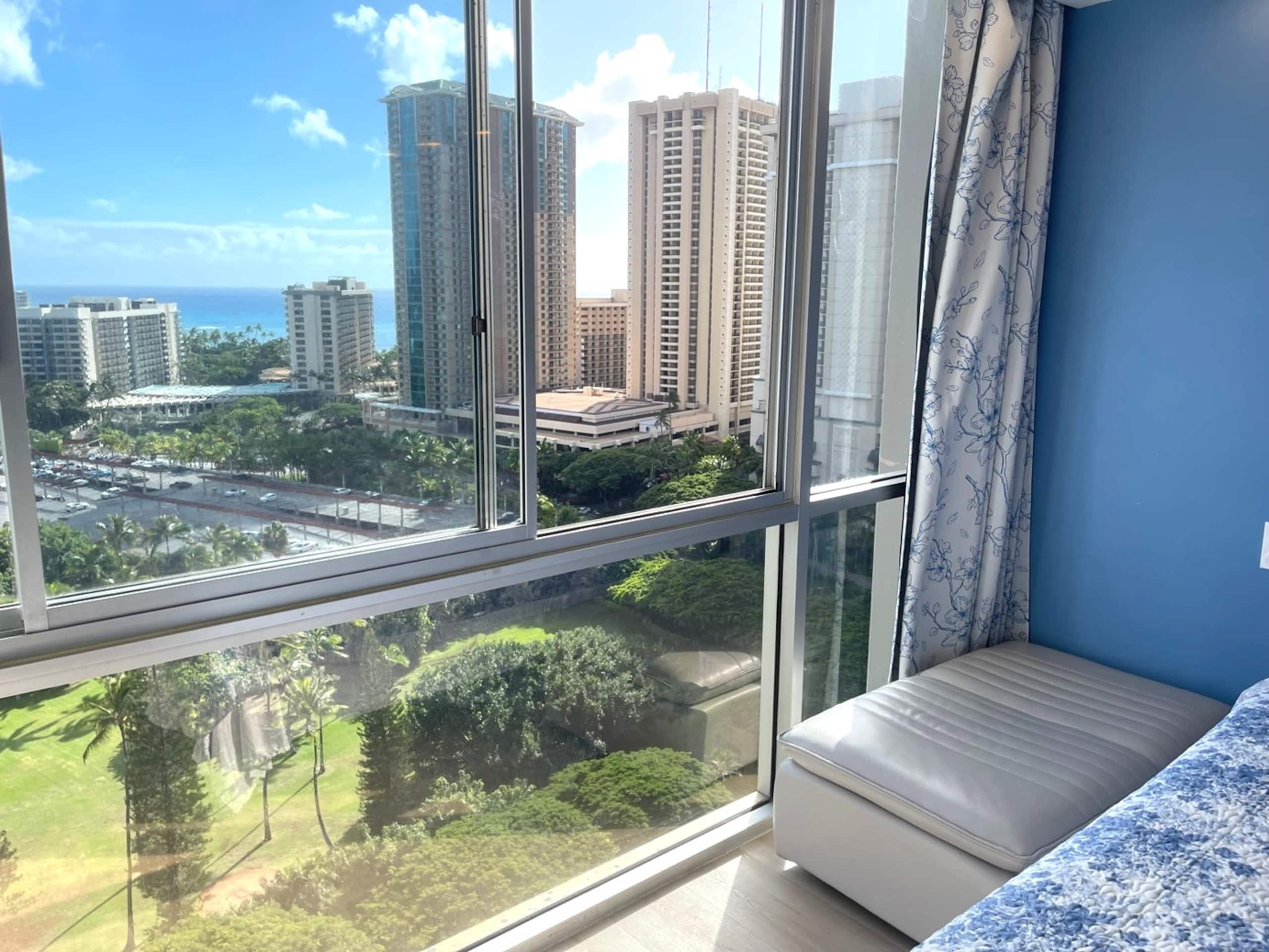 Condo in Honolulu · ★4.98 · Studio · 1 bed · 1 private bath - Image 9