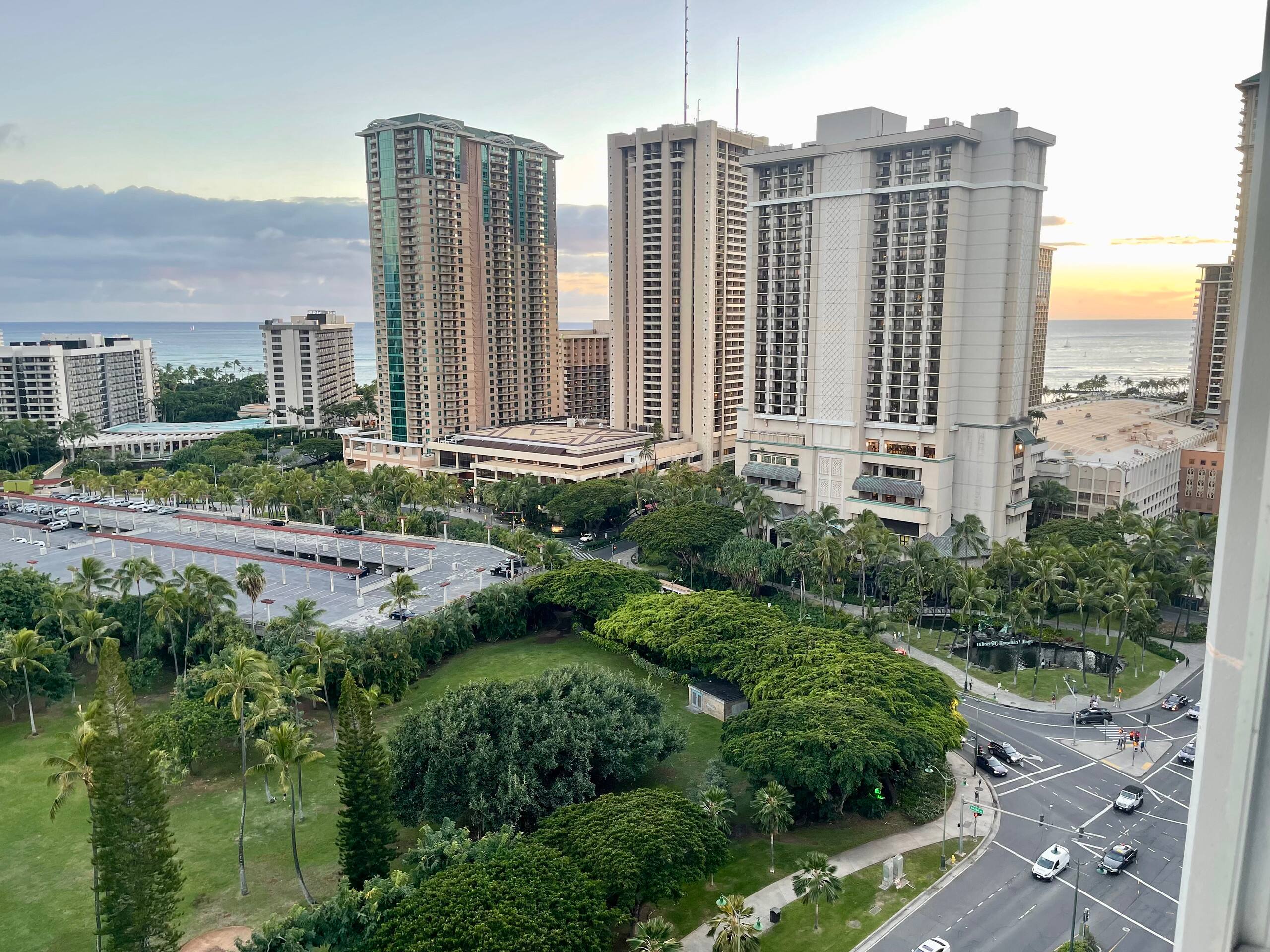 Condo in Honolulu · ★4.98 · Studio · 1 bed · 1 private bath - Image 35