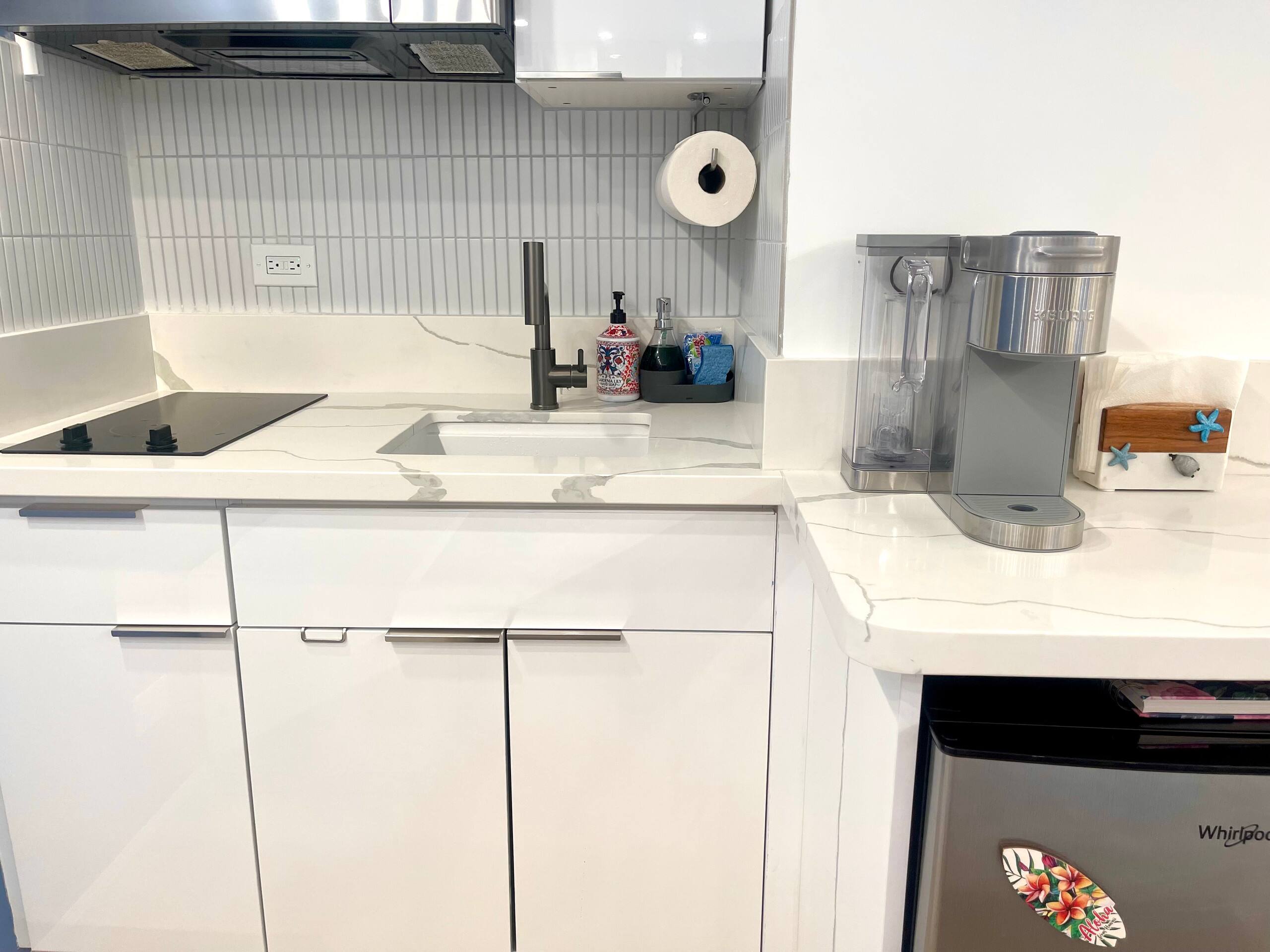 Condo in Honolulu · ★4.98 · Studio · 1 bed · 1 private bath - Image 21