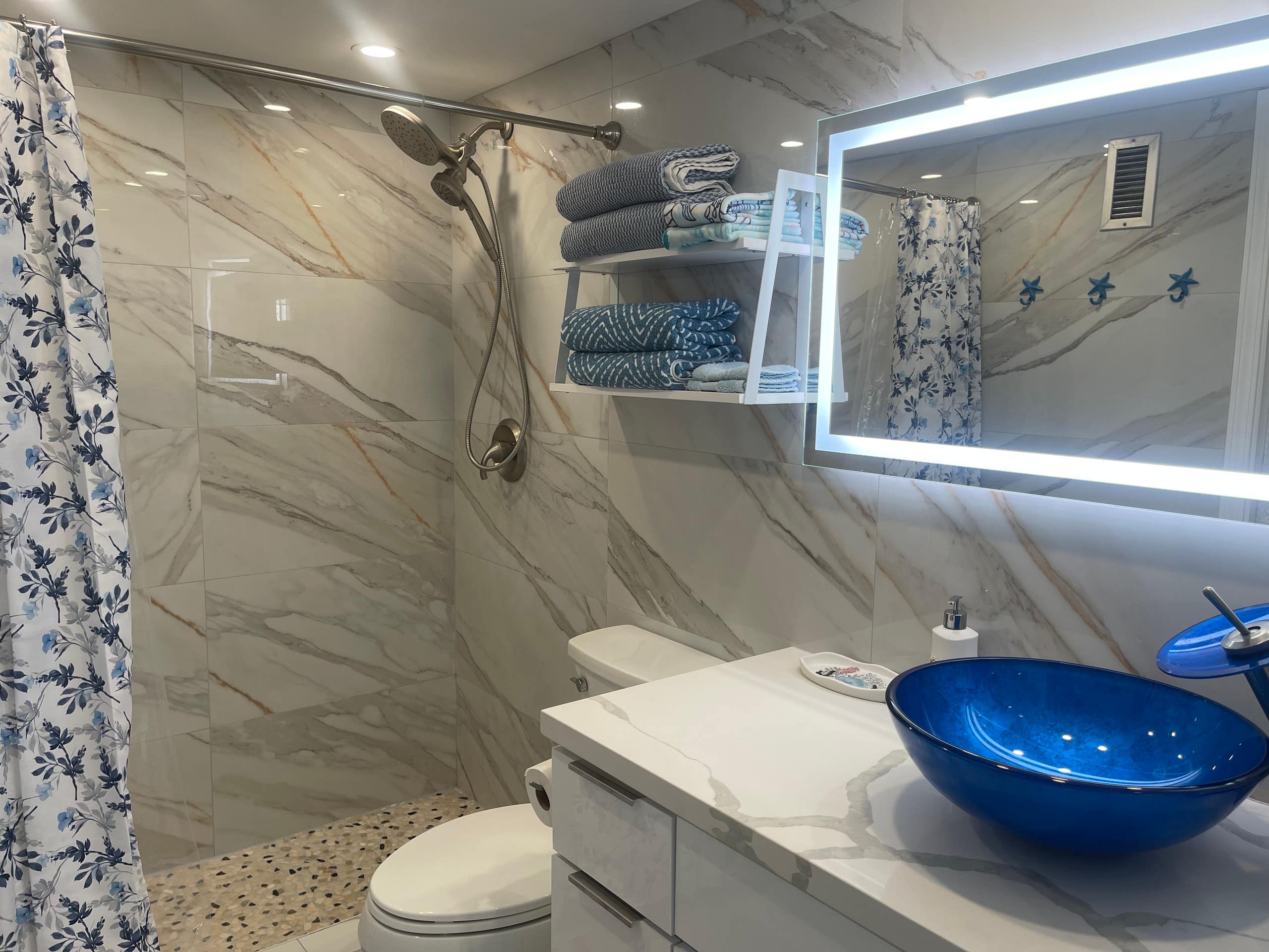 Condo in Honolulu · ★4.98 · Studio · 1 bed · 1 private bath - Image 32