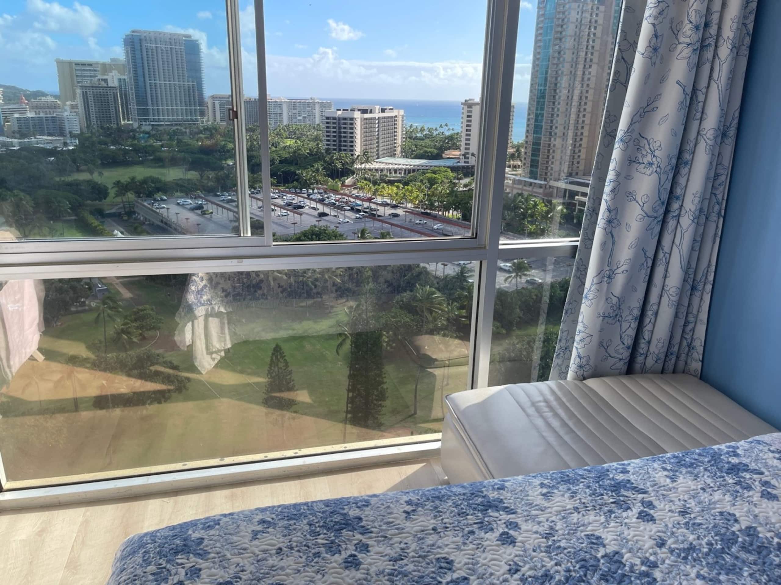 Condo in Honolulu · ★4.98 · Studio · 1 bed · 1 private bath - Image 14