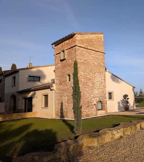 Authentic gîte for 14 people with lake. Domaine LF