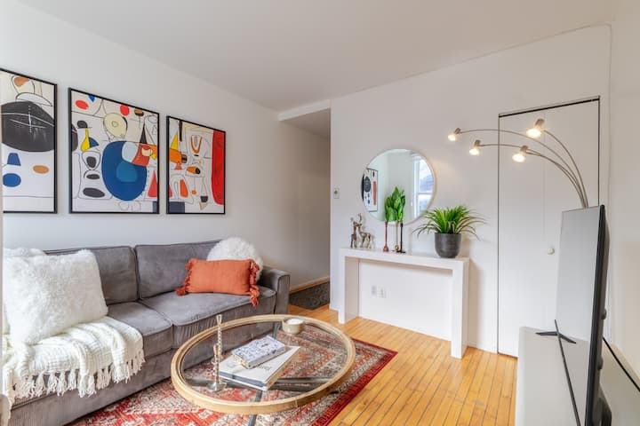 Cozy 2br In Plateau Downtown Comfort - Laval, Quebec, Canadà