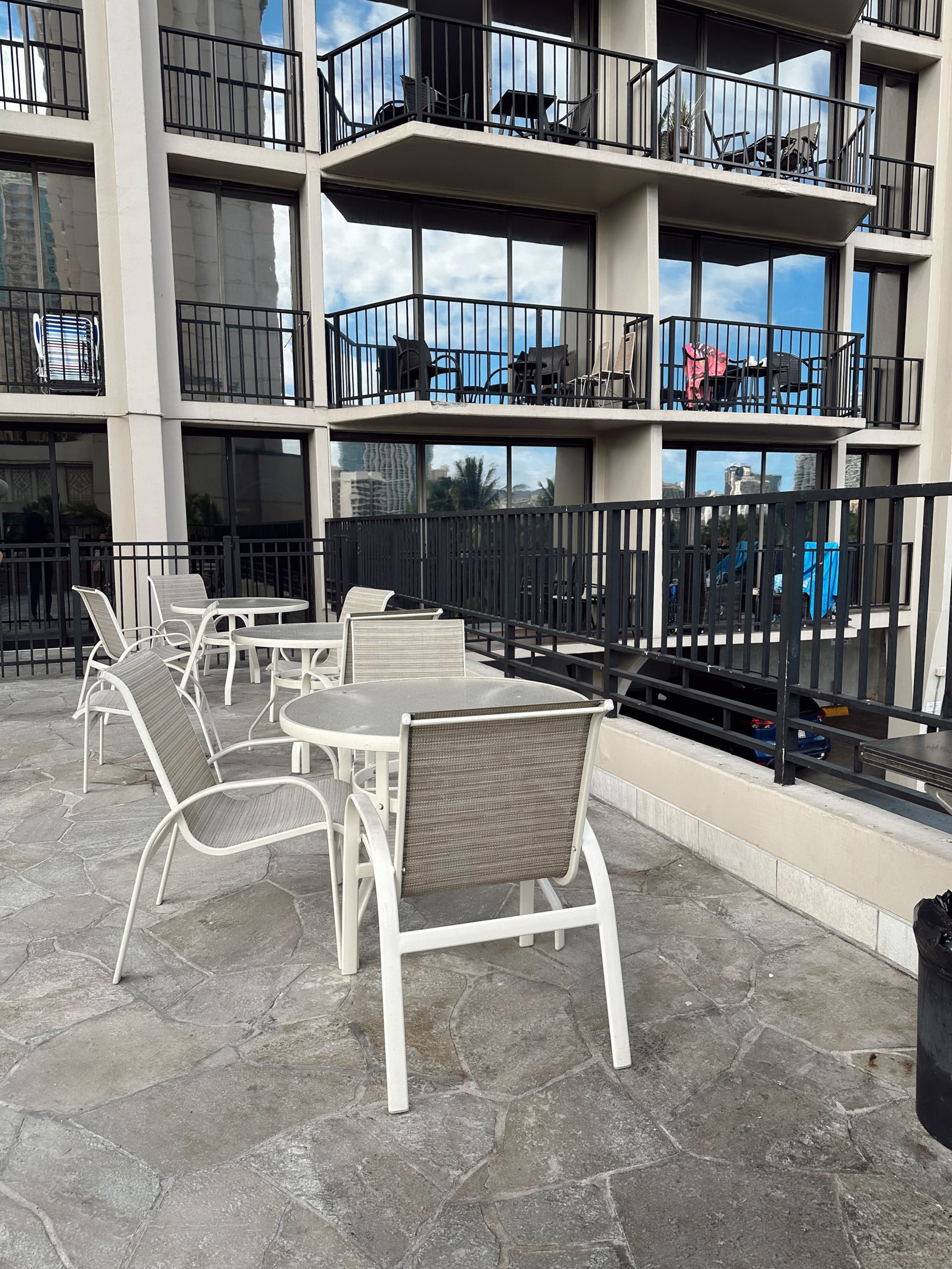 Condo in Honolulu · ★4.71 · Studio · 1 bed · 1 private bath - Image 16