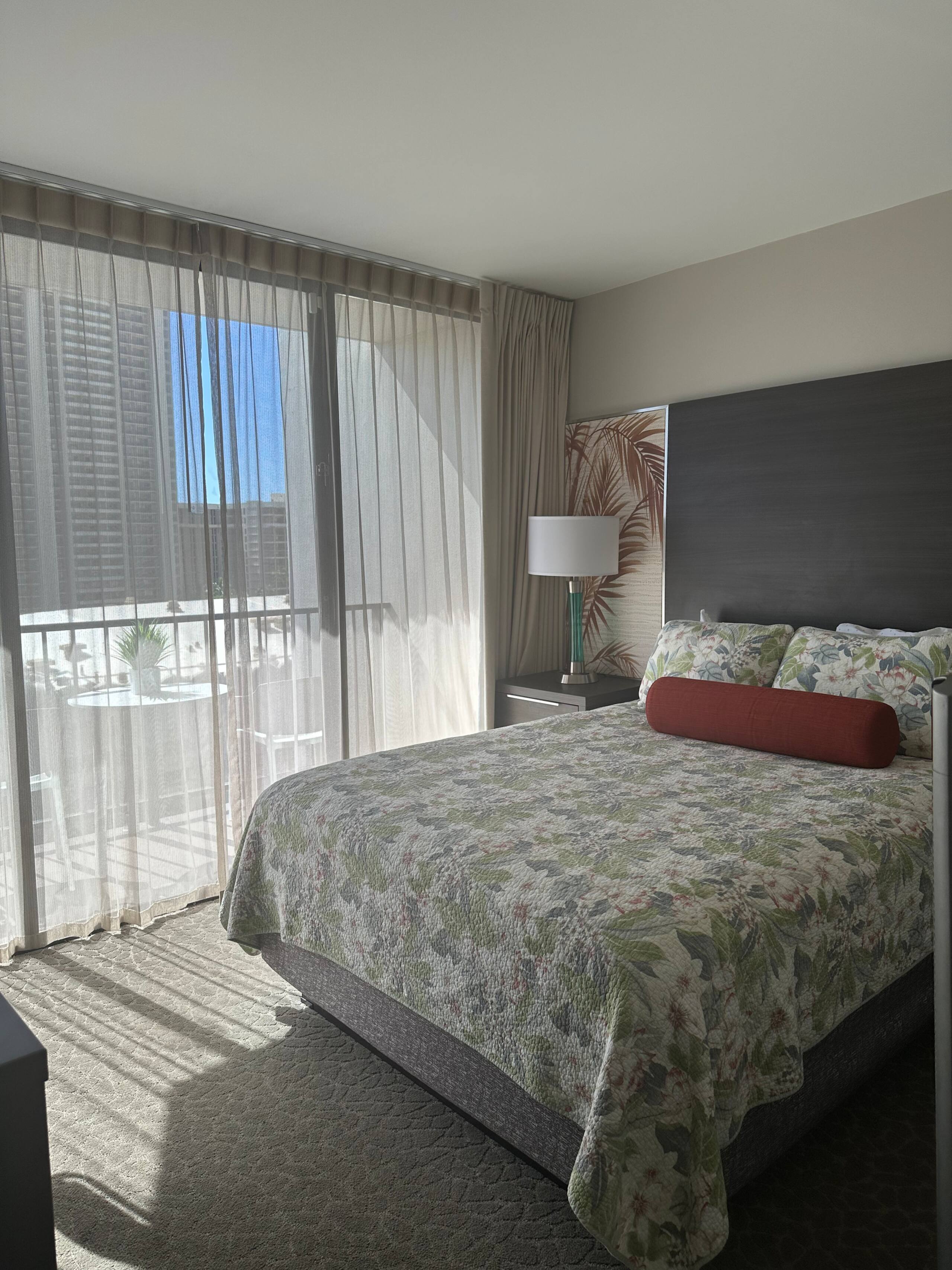Condo in Honolulu · ★4.71 · Studio · 1 bed · 1 private bath - Image 13
