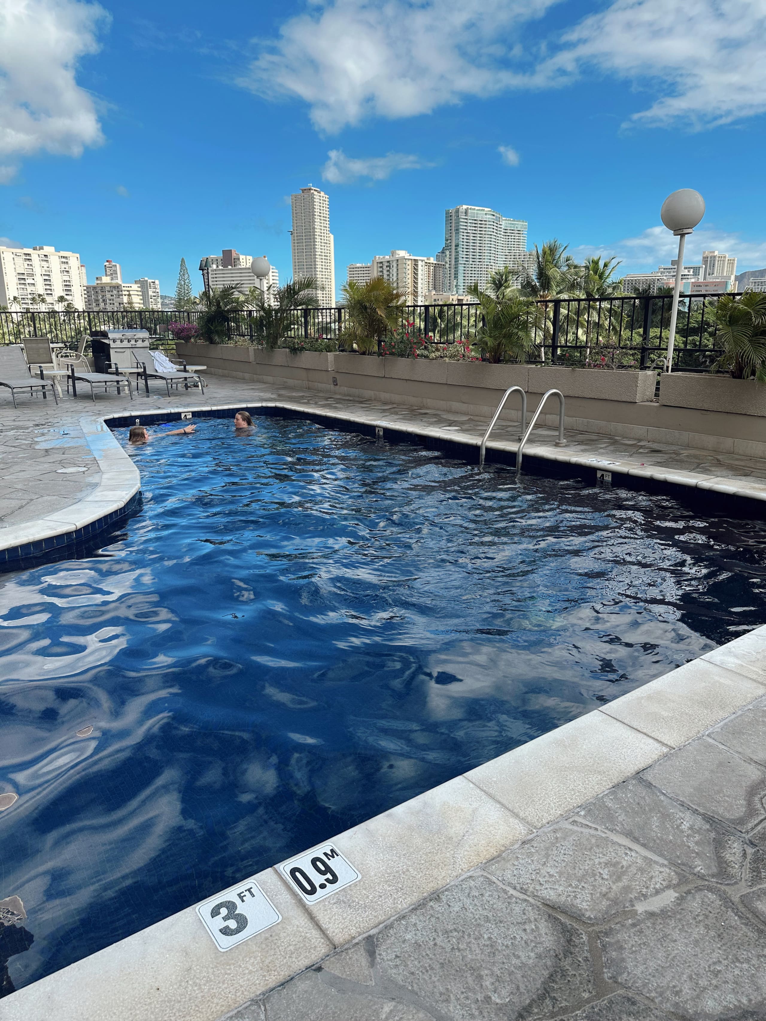 Condo in Honolulu · ★4.71 · Studio · 1 bed · 1 private bath - Image 15