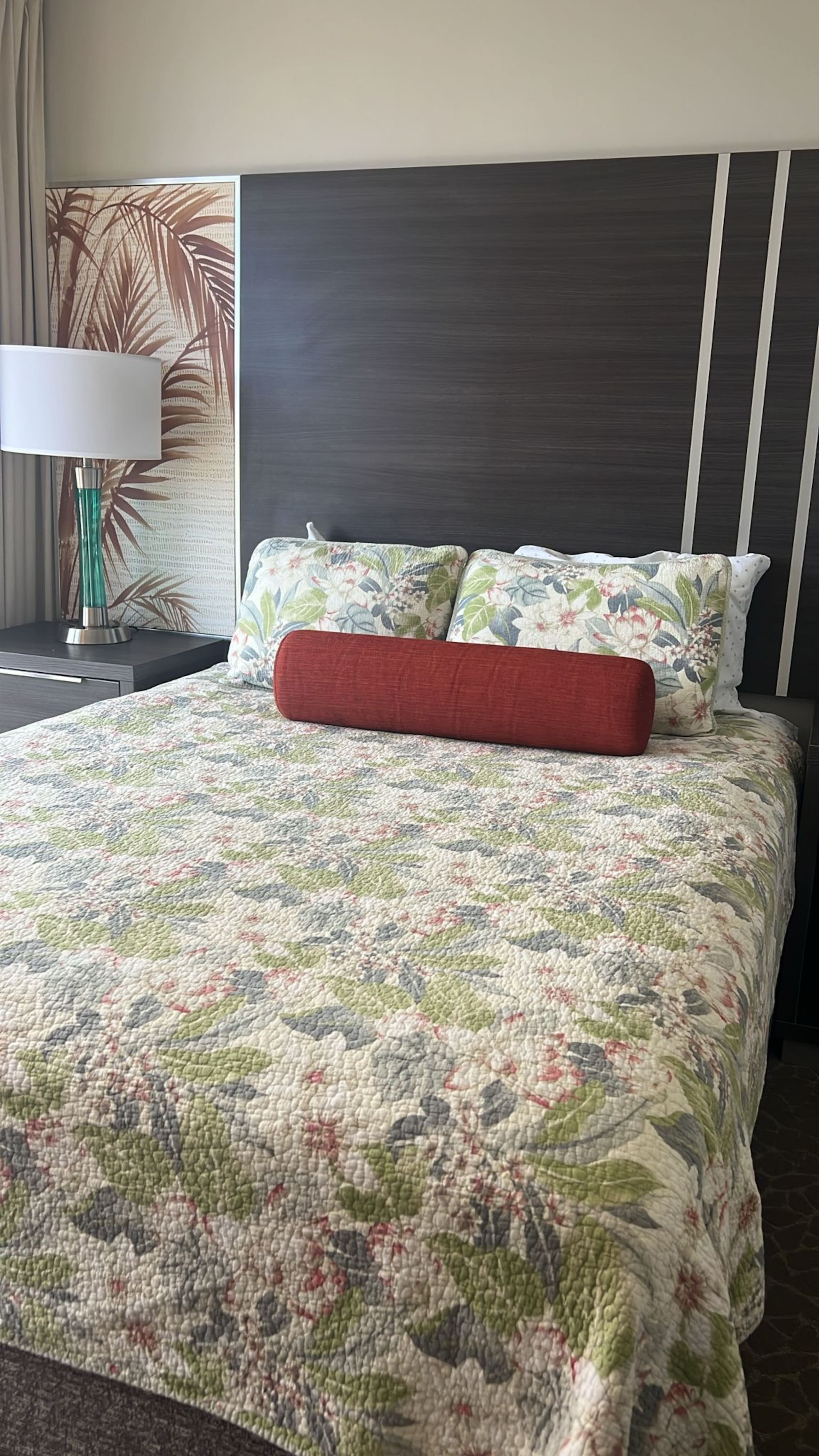 Condo in Honolulu · ★4.71 · Studio · 1 bed · 1 private bath - Image 9