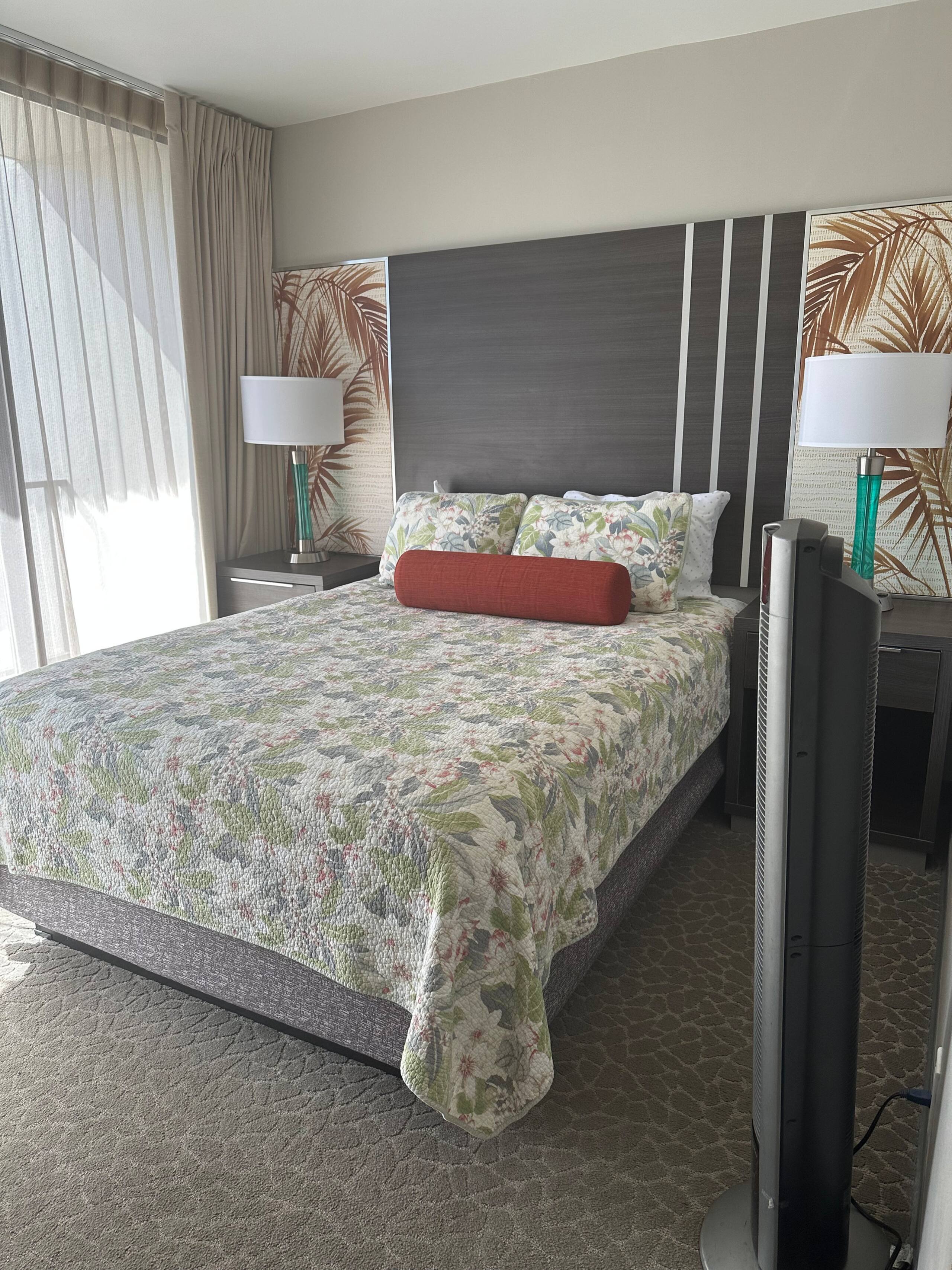 Condo in Honolulu · ★4.71 · Studio · 1 bed · 1 private bath - Image 12